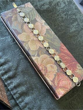 Vintage Sarah Coventry Coin Link Bracelet Silver Tone floral Etched Disc Dainty